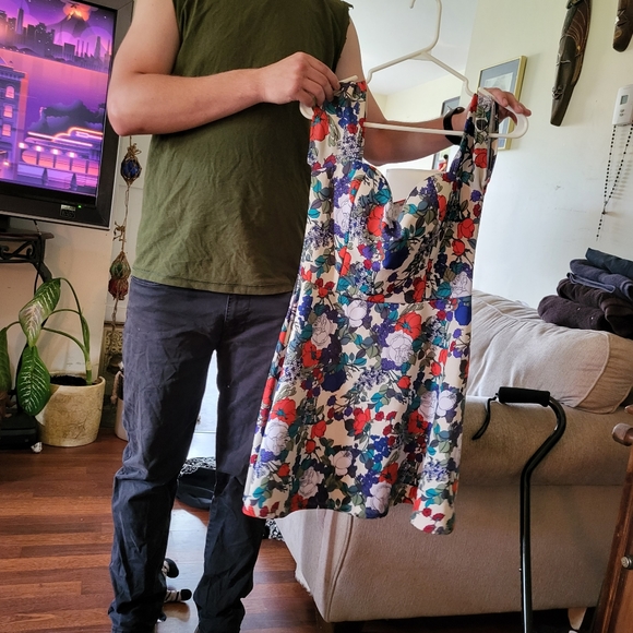 Ladies Dresses - Picture 2 of 6